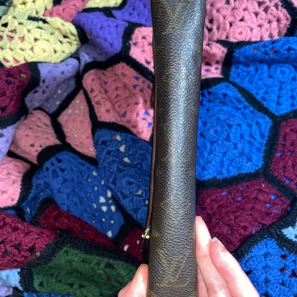 🛑SOLD🛑🎉HOST PICK🎉Beautiful Authentic (SL0942) Louis Vuitton Marley Dragonne - Picture 8 of 16